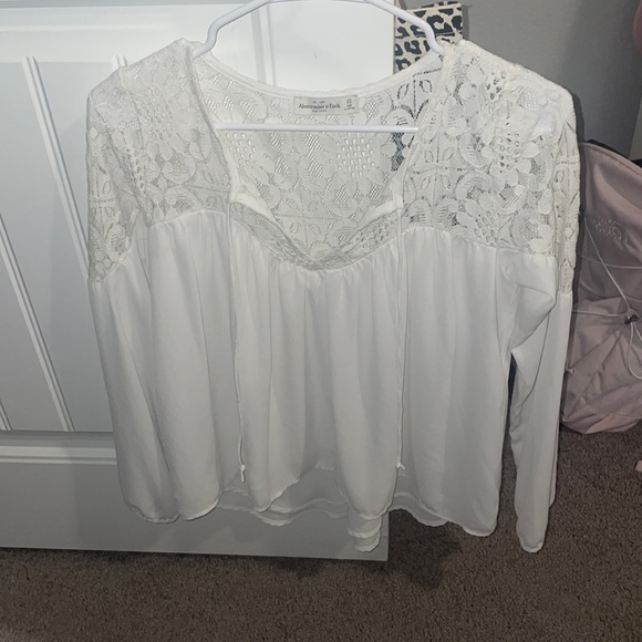 White flowery top- size womens XS- long sleeve - Picture 1 of 4